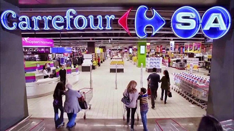 CarrefourSA’nın yeni yatırımı büyük ilgi gördü…
Sabancı Holding ve Carrefour iştiraki CarrefourSA'nın Beylikdüzü'nde 11 milyon TL yatırımla yenileyerek hizmete açtığı Marmara Park CarrefourSA Hipermarketi, ilk gününde tüketicilerden  büyük ilgi görerek 1 milyon TL'den fazla satışa imza attı.Açılışın ardından tüketicilerin ilgisini değerlendiren CarrefourSA Hiper Satış Direktörü Şenol Arpacı, Beylikdüzü'nün en büyük ve en çeşitli ürüne sahip hipermarketini hizmete açtıklarının altını çizerek "Marmara Park CarrefourSA Hiper'de bir markette rastlayabileceğinizden çok daha fazlası bulunuyor. Bu hipermarketi kurgularken hem bölgeyi hem de bölgedeki tüketici ihtiyaçlarını analiz ettik.” dedi.