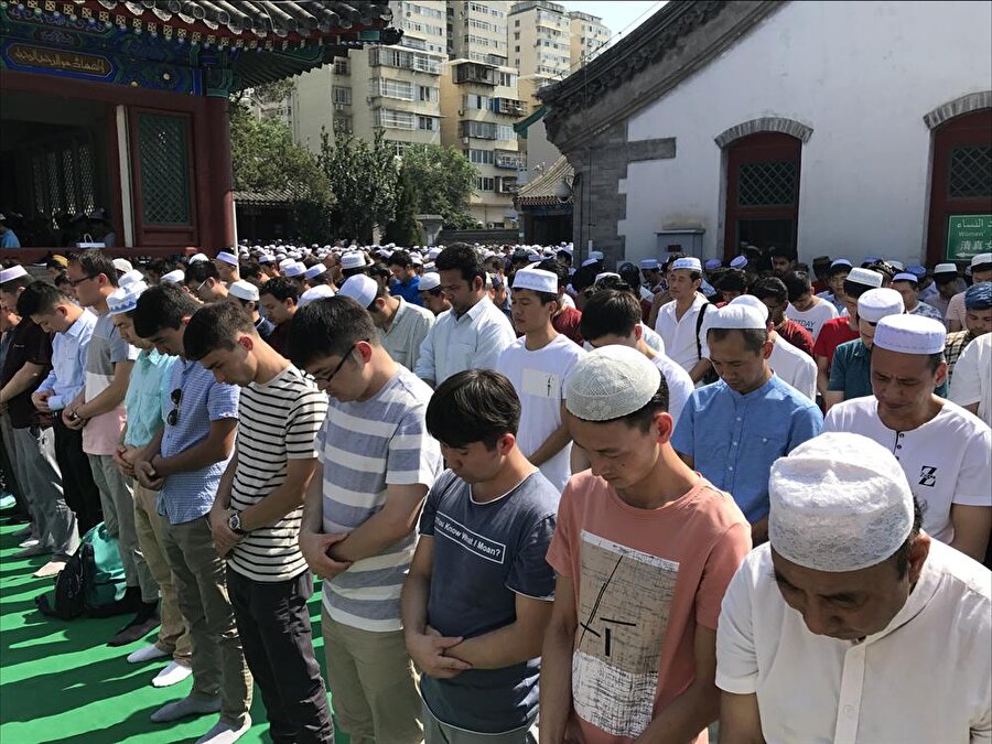 Diğer yandan, Çin'deki 56 azınlıktan 10'u Müslümanlardan oluşuyor.

                                    
                                