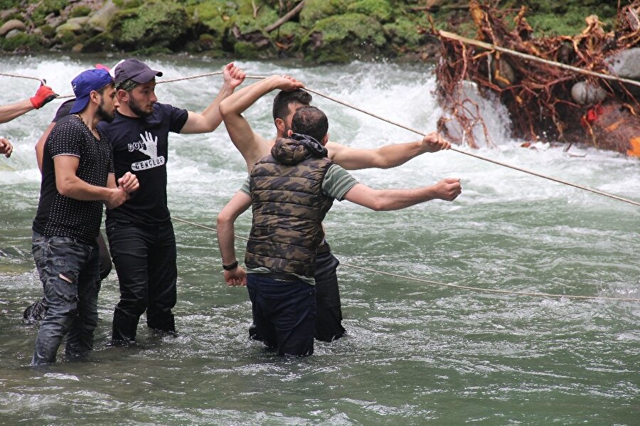 ​Derede kaybolan Nehir için 300 kişi seferber oldu