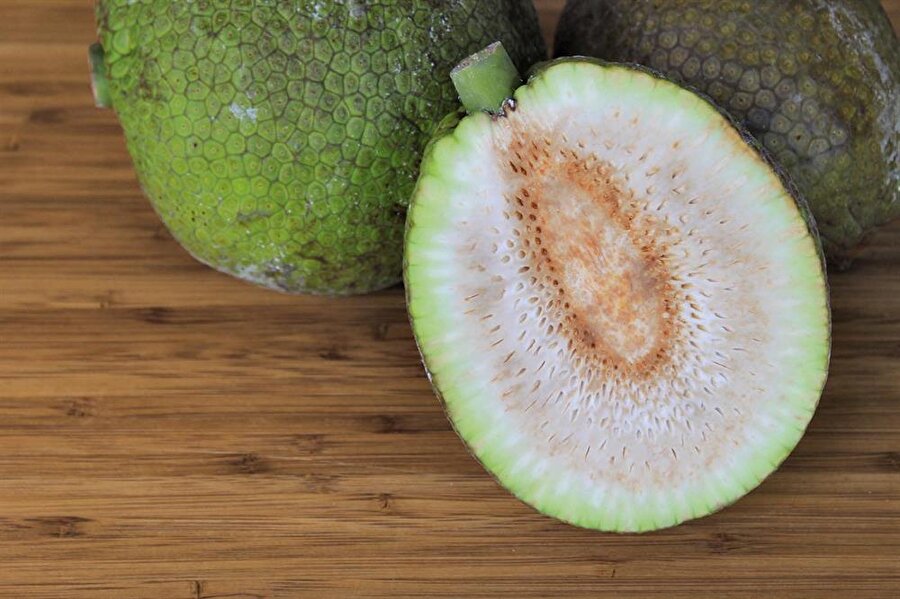 Ekmek ağacı
Egzotik meyvenin tadı ekmeğe benzediği için tüm dünyada söz konusu bu ürün "breadfruit" olarak biliniyor.