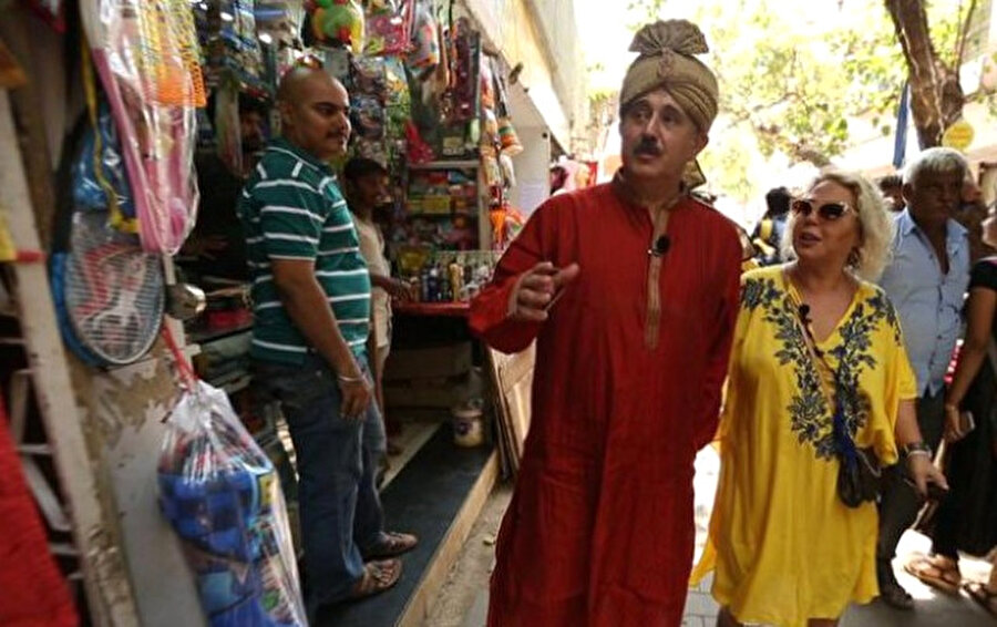 İşte o sürpriz isim!
Sürpriz isim, Safiye Soyman'ın hayat arkadaşı Faik Öztürk.