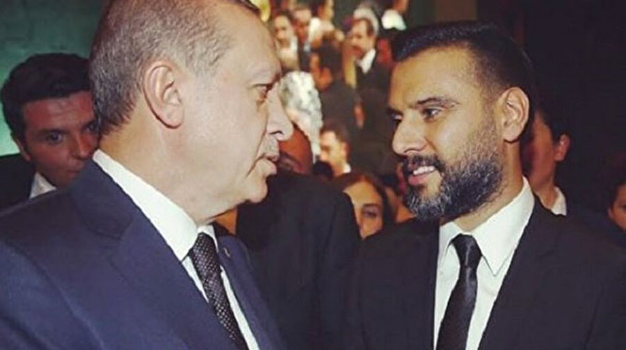 Erdoğan' verdiği sözü tuttu!
2 yıl önceki iftar programında Cumhurbaşkanı Recep Tayyip Erdoğan'a evleneceği sözü veren Alişan, bu sözü tutma yolunda ilk adımı attı.