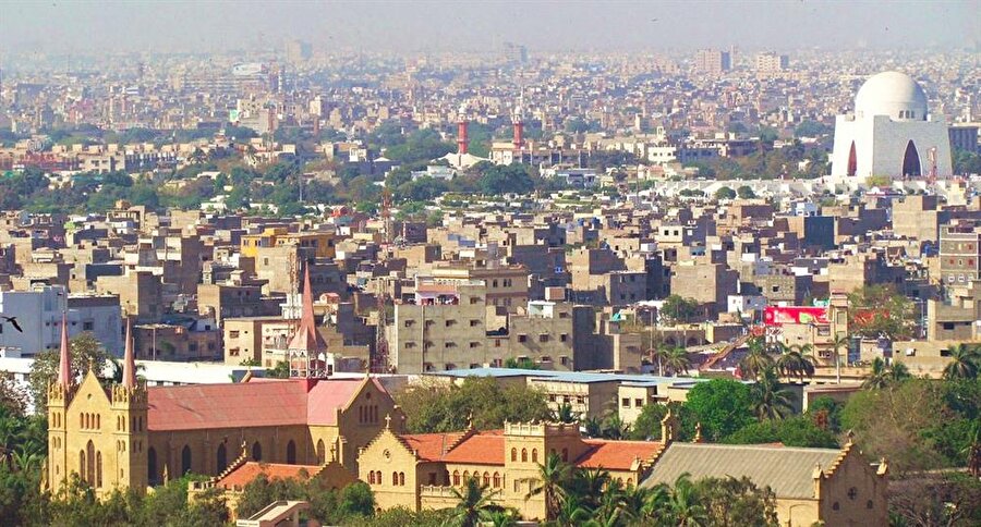 Karaçi (Pakistan)

                                    
                                    BM Raporu'na göre Karaçi'nin 2030'da 24.800.000 nüfusa ulaşması bekleniyor. 
                                
                                