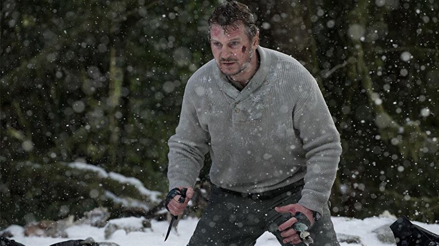 The Grey (Gri Kurt) / IMDB 6,8

                                    
                                    Alaska'da petrol sondajında çalışmak için görevlendirilen bir ekip, uçaklarının düşmesi sonucu bölgenin vahşi ve ıssız bir alanında mahsur kalırlar. Grubun başı olan Ottway (Liam Neeson), ekibin vahşi doğada aç kurtlara karşı hayatta kalabilmesi için elinden geleni yapmak zorundadır. Hem kaza sonrası aldıkları ölümcül yaralar, hem de insanı donduran hava koşulları karşısında kurtlara yem olmadan buradan kurtulabilecekler midir?
                                
                                