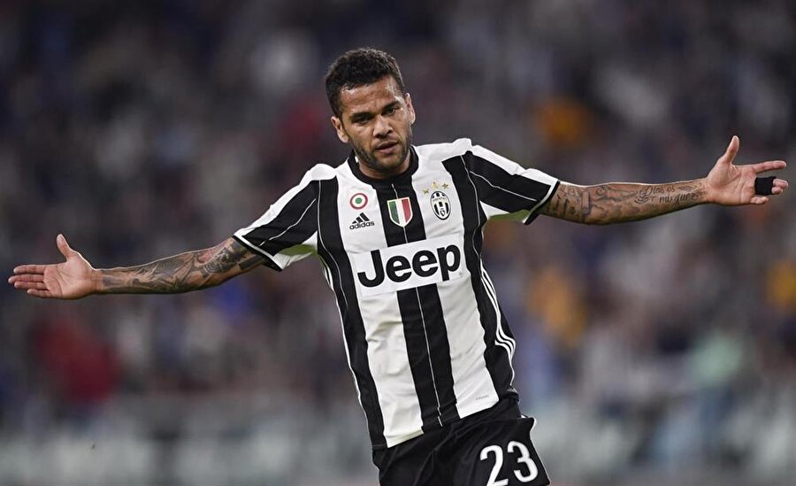 Dani Alves rotayı Türkiye'ye çevirdi.
