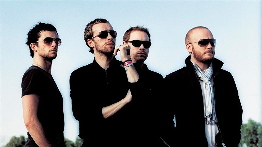 Coldplay
İsim seçme açısından bu grubun zevki tartışılır. Chris Martin liderliğindeki grup göğüs kası anlamına gelen Pectoralz ve Starfish’in (Deniz Yıldızı) ardından neyse ki 1998’de adını Philip Horky’nin şiir kitabından esinlenerek Coldplay olarak değiştirdi. Bu, lirik şarkılar söyleyen bir grup için kuşkusuz daha iyi bir isimdi.