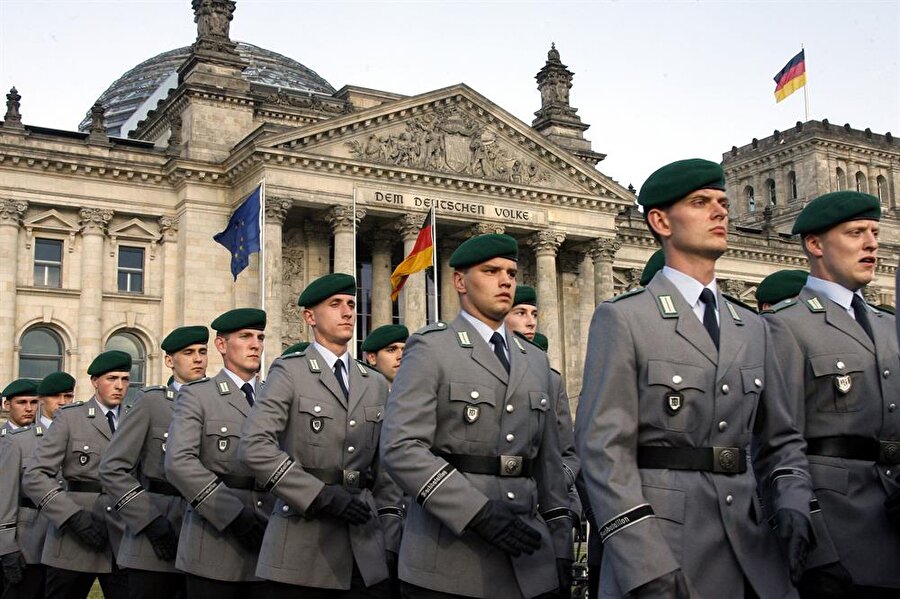 Almanya

                                    
                                    
                                    
                                    Aktif asker sayısı: 180.00Yedek asker sayısı: 145.000
                                
                                
                                
                                