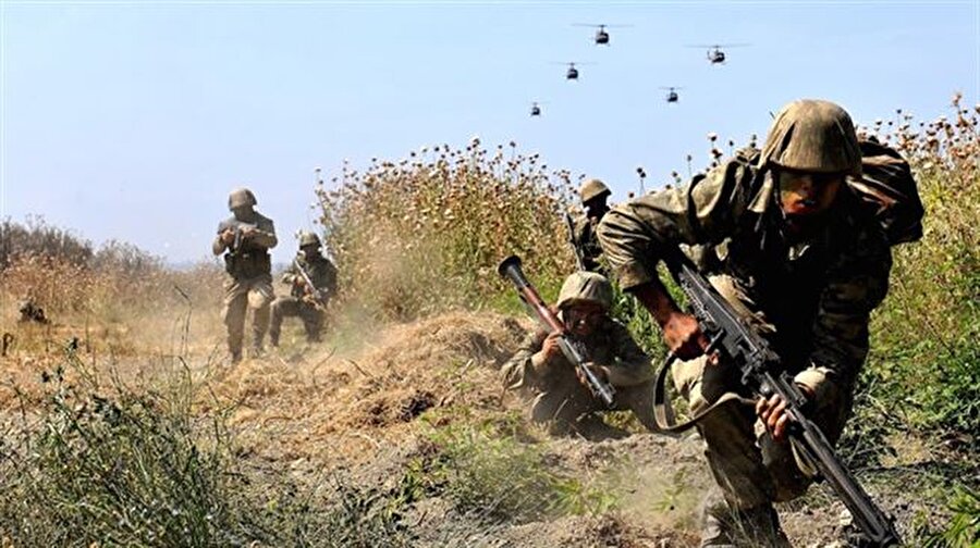 Çukurca’da terör örgütü PKK’lı teröristlerin düzenlediği hain saldırı sonucu 3 askerimiz yaralandı.
