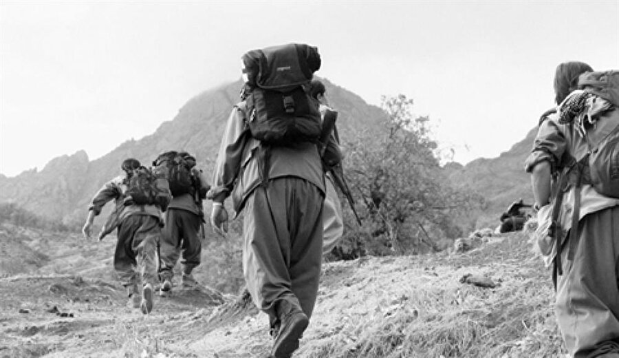 1993 yılında Erzincan'ın Kemaliye ilçesine bağlı Başbağlar köyünü basan 100’e yakın PKK’lı terörist 33 sivili öldürdü.

                                    
                                    
                                    
                                    
                                    
                                
                                
                                
                                
                                