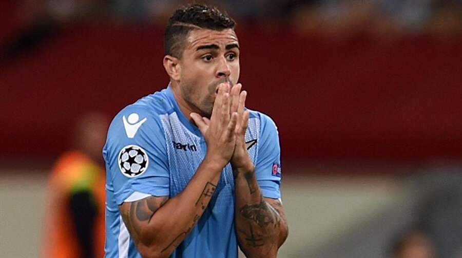 Beşiktaş, Lazio'lu futbolcuya talip oldu.
