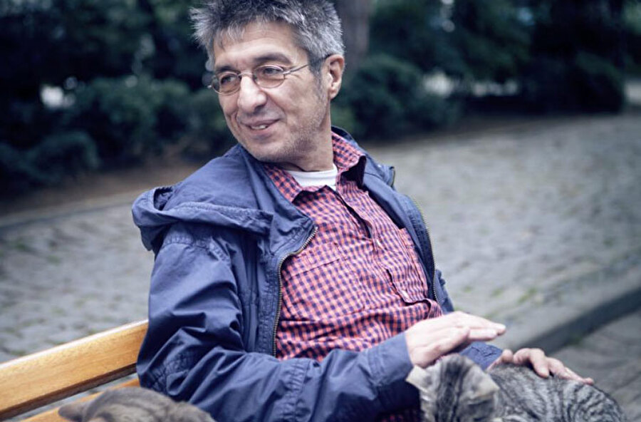 Türk çizgi roman tarihinin önemli isimlerinden Galip Tekin, Arnavutköy'deki evinde hayatını kaybetti.

                                    
                                