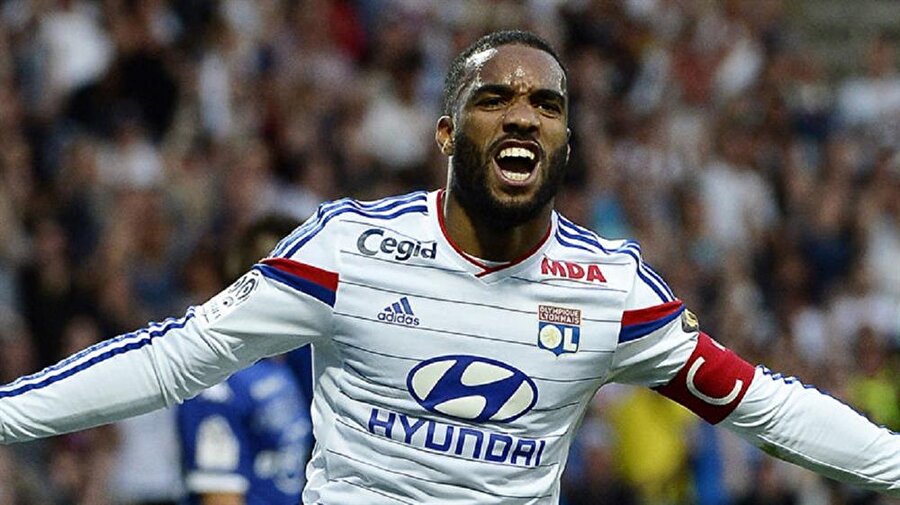 Lacazette Arsenal tarihine geçti