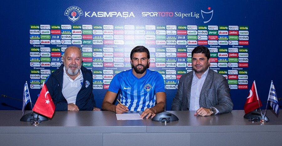 Kasımpaşa'da imza töreni.