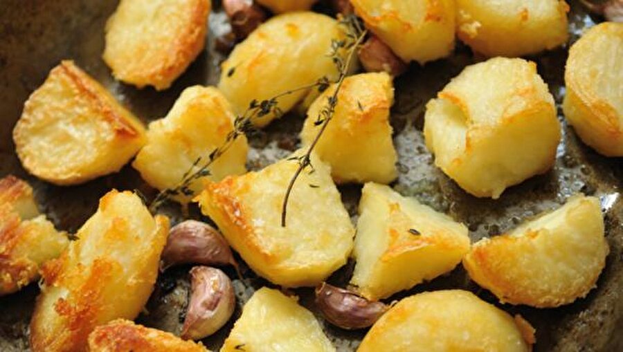 Patates

                                    
                                    
                                    
                                    
                                    
                                    
                                    Patatesin ise buzdolabında birkaç gün muhafaza edilebildiği ancak kalan patatesin ısıtılmadan soğuk tüketilmesinin önemli olduğu belirtiliyor.
                                
                                
                                
                                
                                
                                
                                