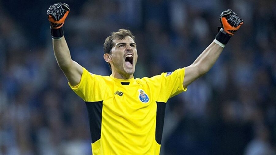 Casillas beklenen imzayı attı: 1 yıl daha Porto'da