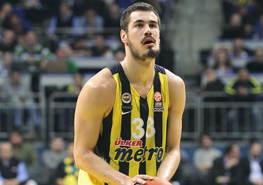 Nikola Kalinic'in sözleşmesi uzatıldı.