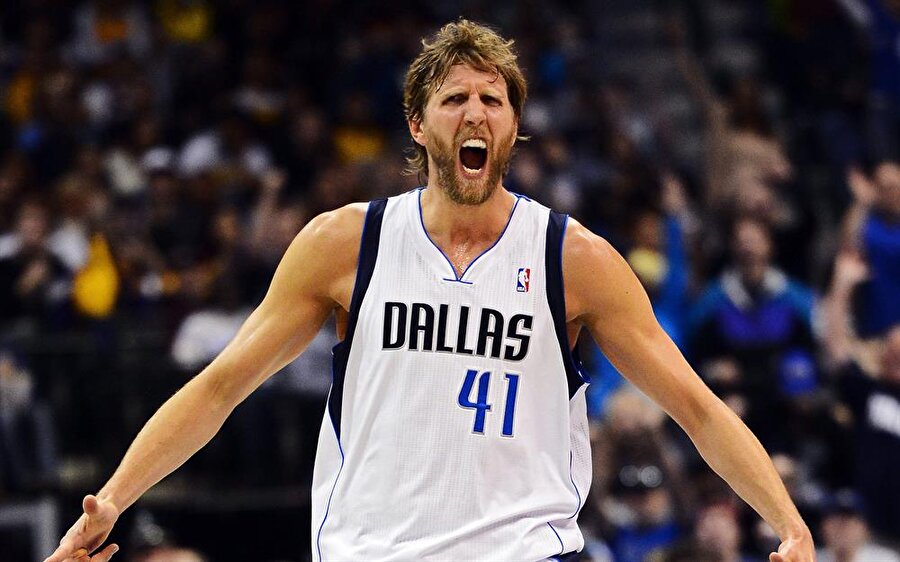 39 yaşındaki Nowitzki, Dallas Mavericks ile sözleşme uzattı.