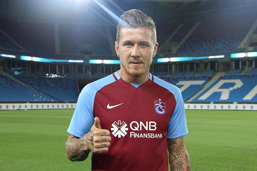Ve Kucka imzayı attı