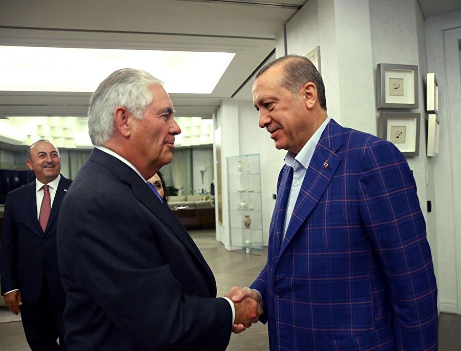 Cumhurbaşkanı Erdoğan, ABD Dışişleri Bakanı Rex Tillerson’ı kabul etti. Basına kapalı gerçekleşen kabul, 1 saat 40 dakika sürdü.
