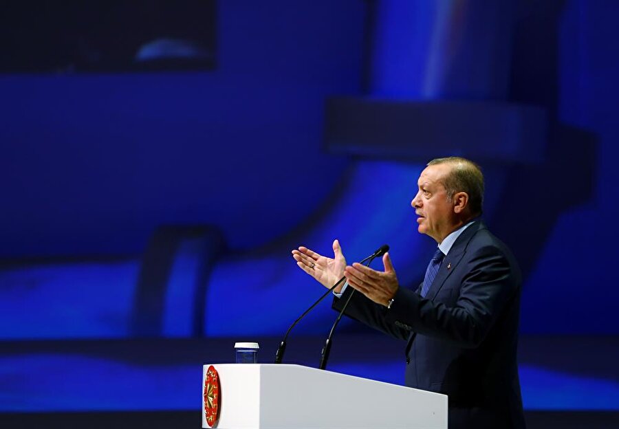 Cumhurbaşkanı Recep Tayyip Erdoğan, İstanbul Kongre Merkezi’nde yaptığı konuşmada “Ülkemizin ve milletimizin güvenliği konusunda ne yapmamız gerekiyorsa kimseden izin almadan yapmakta kararlıyız, bilinmesini istiyorum.” şeklinde konuştu.

                                    
                                