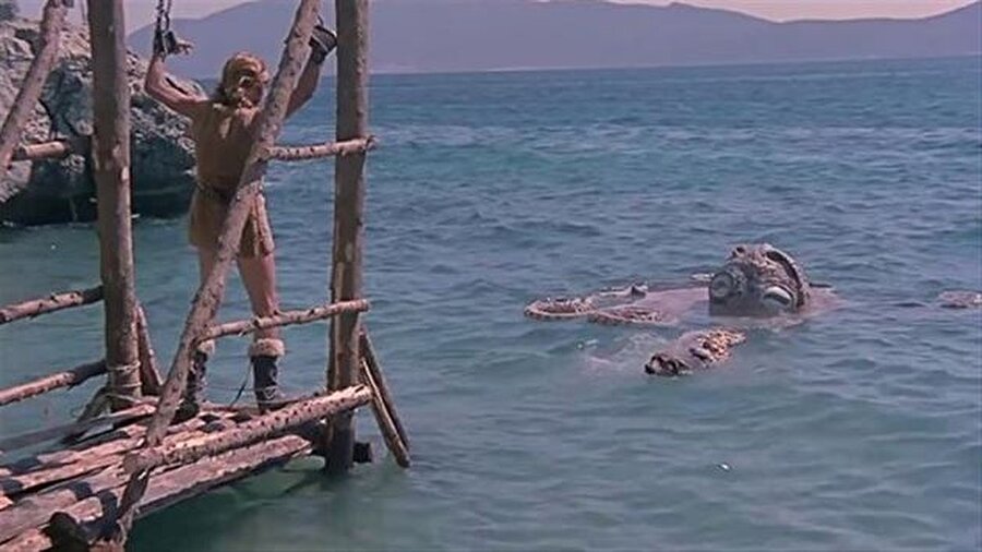 Burası aslında bir havuz!

                                    
                                    
                                    
                                    "Tarkan Viking Kanı" filminde denizin içinde çekilen sahneler İzmir'de bir otelin havuzunda çekilmiştir. 
                                
                                
                                
                                