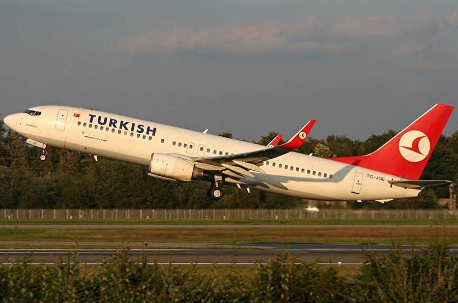 İstanbul-Kayseri seferini yapan THY uçağı kalkıştan kısa bir süre sonra kuş çarptığı için acil iniş yaptı. Yapılan incelemelerin ardından uçağın uçuş için güvenli olmadığı belirlenerek yolcular uçaktan tahliye edildi. 

                                    
                                