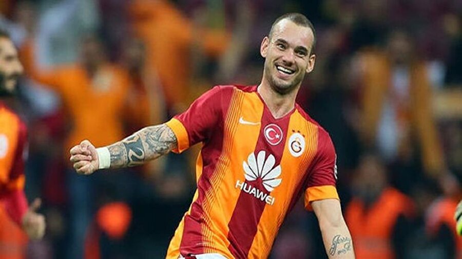 Sneijder taraftarlara müjdeyi verdi: Takımda kalıyorum