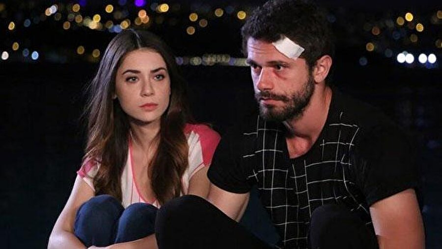 Cahide'nin, Eylül'e yaptıklarını duyan Aynur çılgına döner. Ondan hesap sormak için karşısına çıkar; ancak Cahide'nin kızları hakkında anlattıkları Aynur'un içine şüphe tohumları eker. Ceren ise Aynur'un öfkesinin Zehra'ya dönmesini sağlayacak şeytani bir plan yapar. Ceren ana kızın arasını açmayı başaracak mıdır? Volkan'ın Barış'ın başına gelenlerle ilgisi olduğunu anlayan Talat ve Suat onu zorla konuşturarak Ceren'in Endam'ı sakladığı eve ulaşır. Uzun süredir felç olan Endam'ın vereceği bilgi Suat'ın eline beklenmedik bir koz verir. Suat'ın Ceren'le olan savaşında bu koz onun sonunu getirmeye yetecek midir? Ceren, Endam'ın hastaneye kaldırılmasıyla öfkelenir ve tüm hıncını Metin'den çıkarır. Bunun üzerine Metin, Suat'a bildiği her şeyi anlatmaya karar verir. Nihayet Ceren köşeye sıkışacak ve sırları açığa çıkacak mıdır? Barış ve Zehra birbirlerine kavuşabilecek midir? 