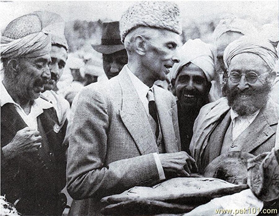 Tarihte bugün de Hindistan'ın ikiye ayrılmasıyla oluşan Pakistan'da genel vali Muhammed Ali Cinnah oldu. Hindistan’ın İngiltere’den ayrılarak bağımsız olduğu 14 Ağustos 1947 tarihinde Pakistan da bağımsızlığını ilan etmiştir. 

                                    
                                    
                                    
                                    
                                
                                
                                
                                