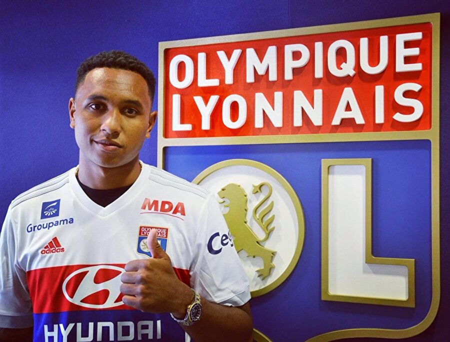 Tete, Lyon forması ile ilk pozunu da verdi.