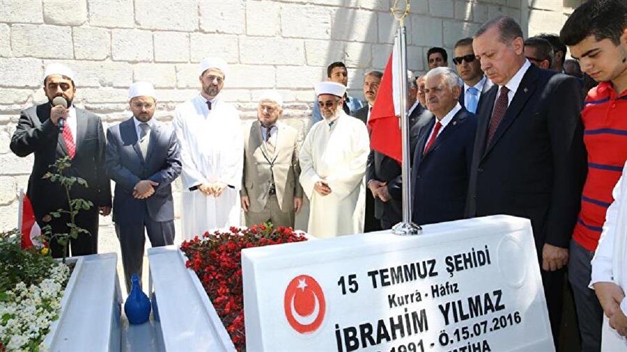 Cumhurbaşkanı Erdoğan ve Başbakan Yıldırım'dan 15 Temmuz Şehitliği'ne ziyaret