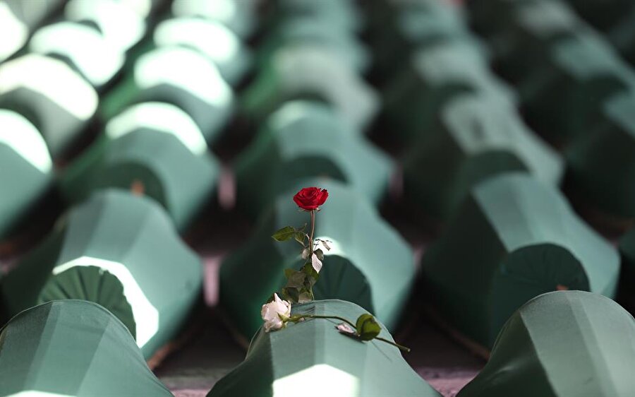 AB'den Srebrenitsa Soykırımı mesajı