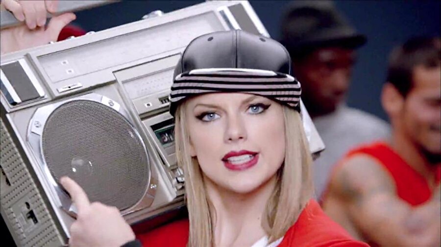 Taylor Swift - Shake It Off 

                                    2,298,761,095
                                