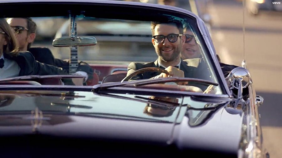 Maroon 5 - Sugar

                                    2,213,365,635
                                