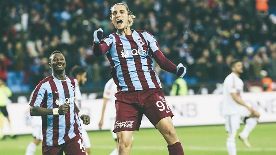 Dünya devi Trabzonspor'un genç yıldızına talip oldu