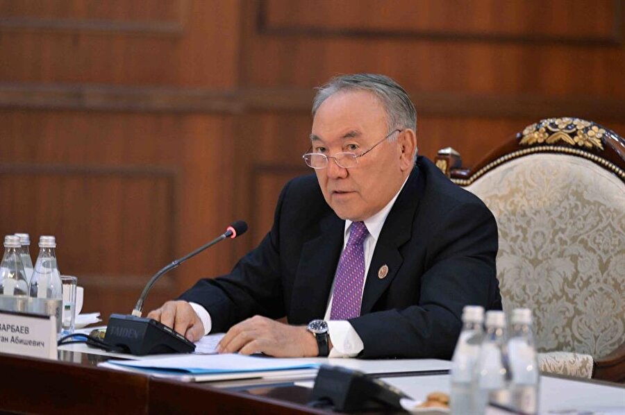 Kazakistan Cumhurbaşkanı Nazarbayev, terörizm ve diğer ağır suçları işleyen vatandaşları, vatandaşlıktan çıkarmayı öngören yasayı imzaladı.

                                    
                                