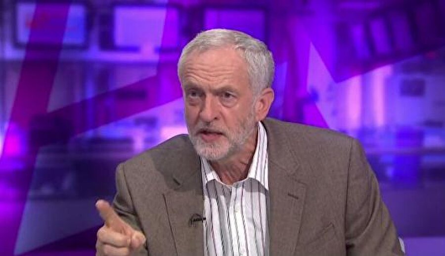 İngiliz İşçi Partisi lideri: BBC yalan haber yapıyor

                                    
                                    İngiliz İşçi Partisi’nin lideri Jeremy Corbyn’in istifa ettiğine dair iddiaları gündeme getiren BBC’ye tepki gecikmedi. Geçtiğimiz Şubat ayında BBC’nin yaptığı haber sonrasında Corbyn “BBC’nin yalan haber yapması nedeniyle şaşkınım” şeklinde açıklama yaptı. 
                                
                                