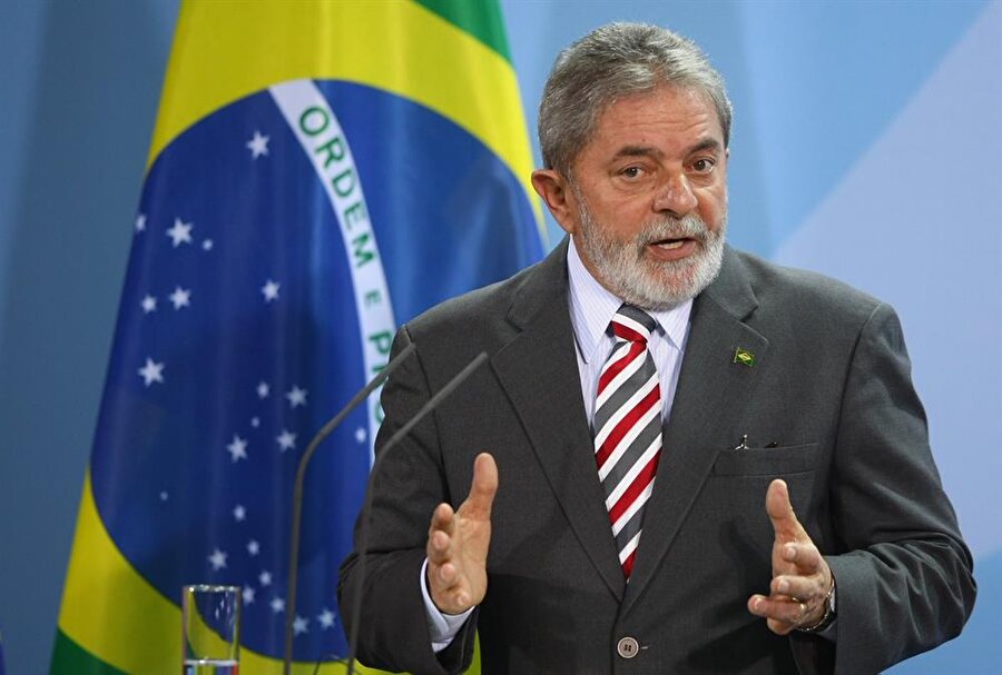 2003-2010 yılları arasında Brezilya Başkanı olan Luiz Inacio Lula Silva yolsuzluk ve para aklama suçlarından 9 yıl hapis cezasına mahkum edildi.

                                    
                                    
                                
                                