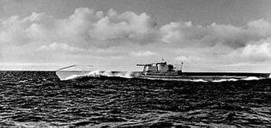 14 Temmuz 1942 tarihinde Türk donanmasına ait Atılay isimli denizaltı içerisine takılan yeni cihazların kontrolü için dalış yaptı.

