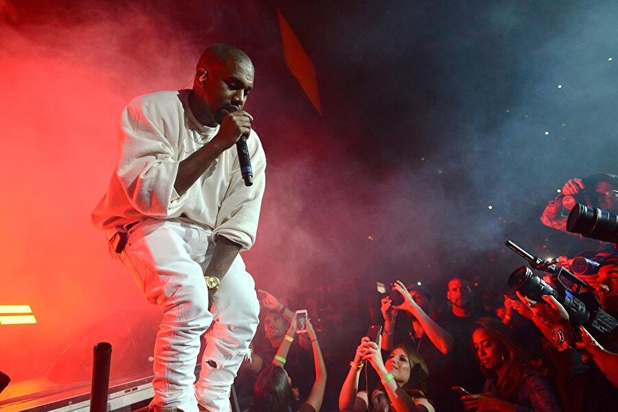 Kanye West 
26.1 milyon dolar