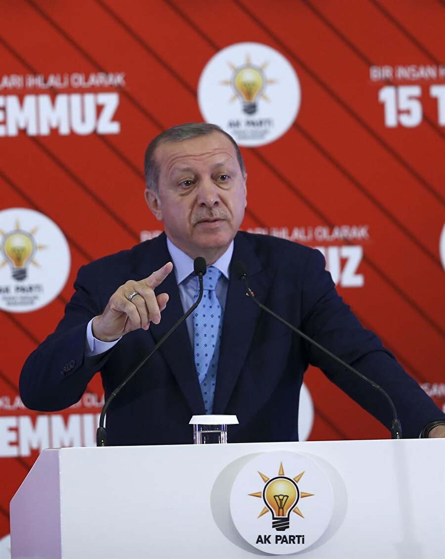 Cumhurbaşkanı Erdoğan 15 Temmuz ve İnsan Hakları Paneli’nde yaptığı konuşmada terörle mücadelede hedefe ulaşıldığında OHAL’in kaldırılacağını açıkladı.

                                    
                                    
                                
                                
