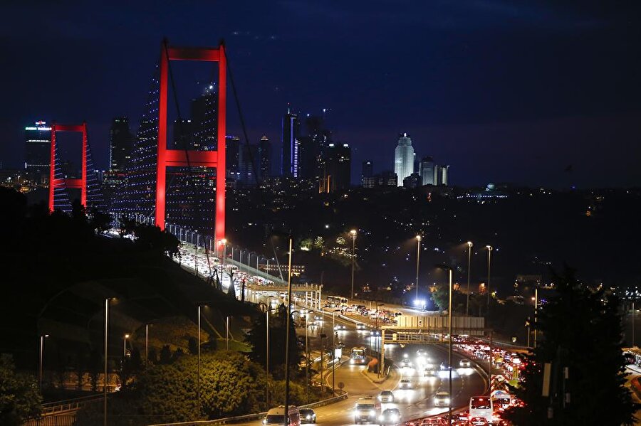 ​15 Temmuz Şehitler Köprüsü bu gece trafiğe kapatılacak