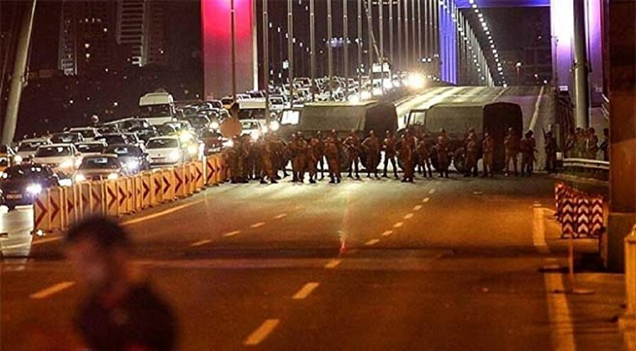 FETÖ'nün darbe girişimi sırasında, 15 Temmuz Şehitler Köprüsünde 2'si polis 34 kişinin şehit edildiği olaylara ilişkin, 143 şüpheli asker hakkında iddianame hazırlandı.