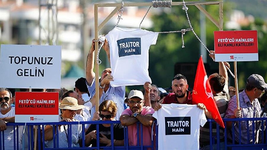 Cumhurbaşkanı Erdoğan'a yönelik suikast girişimi davasını izlemeye ‘hain’ yazılı  tişörtlerle geldiler