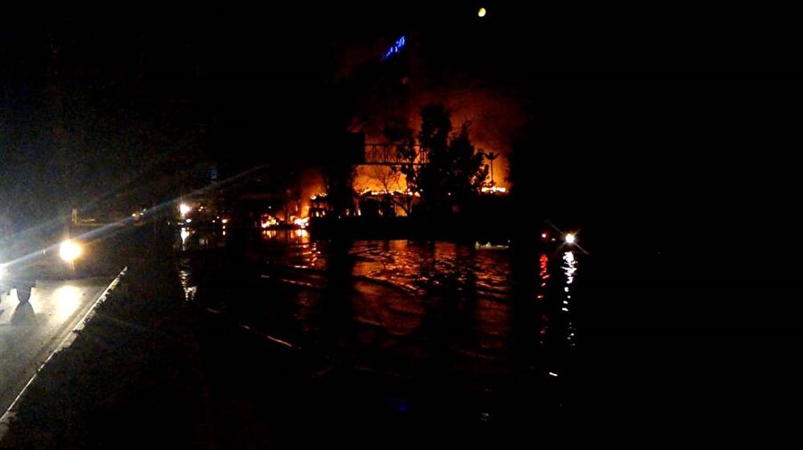 Saat: 01:01

                                    
                                    
                                    
                                    FETÖ’cü askerler Ankara Emniyet Müdürlüğü’ne savaş uçağı ve helikopterle saldırdılar.
                                
                                
                                
                                
