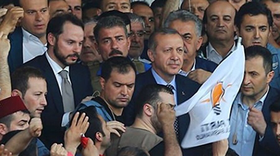 Saat: 03:20

                                    
                                    
                                    
                                    Cumhurbaşkanı Erdoğan İstanbul’a indi. Milyonlarca vatandaş Başkomutan’a destek olmak için havaalanındaydı. 
                                
                                
                                
                                