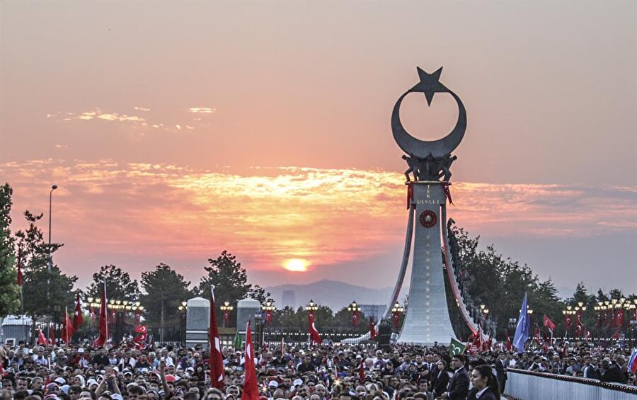 FETÖ'nün 15 Temmuz darbe girişiminin birinci yılı dolayısıyla Ankara'da 15 Temmuz Şehitler Abidesi'nin açılışı gerçekleştirildi.