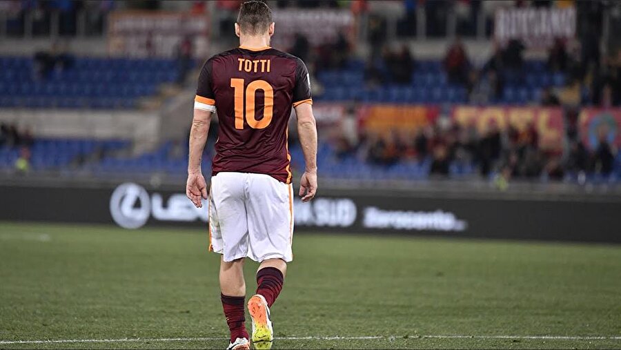 Totti Roma'yı bırakmıyor: Yönetici olarak devam edecek