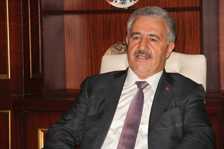 Ulaştırma, Denizcilik ve Haberleşme Bakanı Arslan'dan İstanbul'da etkili olan şiddetli yağış için açıklama geldi.