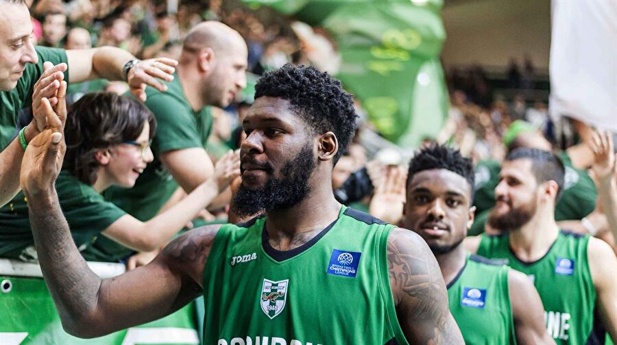 Adonis Thomas, Banvit’te